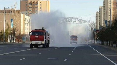 В Нур-Султане спасатели на пожарных автомобилях провели обработку улиц