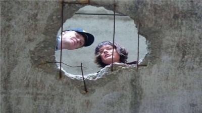 В Уральске из разрушающегося дома, где обвалился потолок, не переселяют жильцов