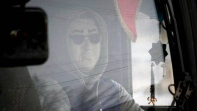 Водитель в жуткой маске распугал пассажиров автобуса в Уральске