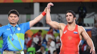 Алишер Ергали выиграл один балл у Абдулрашида Садулаева, но не вышел в финал ЧМ