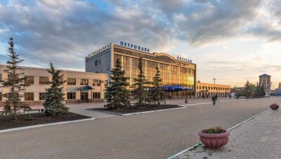 Депутата возмутило, что вокзал Петропавловска работает по времени Москвы