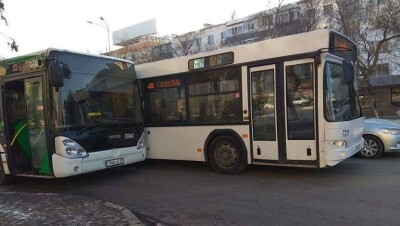 Из-за долгов по налогам и зарплате арестовали счета и имущество столичного автопарка №2 
