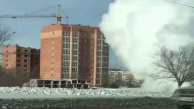 Трое сотрудников коммунальной службы пострадали из-за порыва трубопровода в Караганде