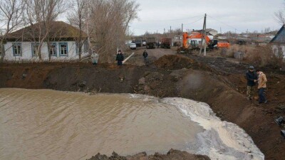 Злосчастным земляным валом назвал аким Акмолинской области дамбу в Атбасаре