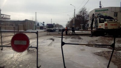Улицы Павлодара вновь топит из-за порыва водопровода