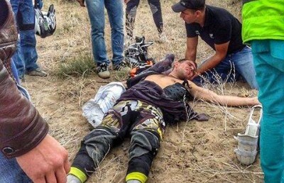 Мотогонщик переломал себе ребра из-за брошенной в него трубы