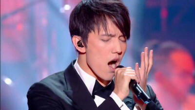 Димаш Кудайберген признан лучшим артистом на премии Global golden chart awards