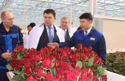 Канат Бозумбаев показал журналистам первый миллион алых роз