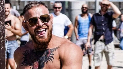 Казахстанский воркаутер разыграл американцев в образе Конора Макгрегора