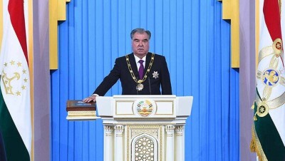 После инаугурации Эмомали Рахмон отправил в отставку правительство и помиловал заключённых