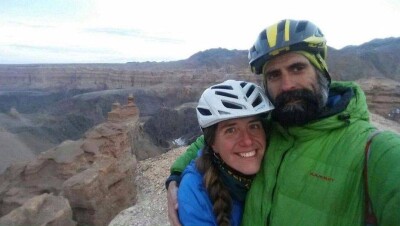 Двум испанским туристам помогли спастись от холода и голода жители Алматы