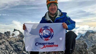 Армейский альпинист Максут Жумаев покорил вершину высотой почти пять километров