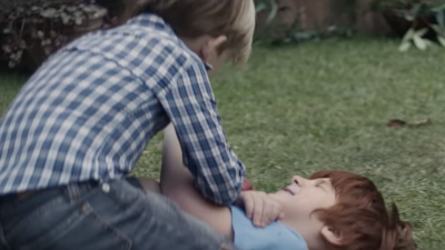 Gillette начал кампанию по борьбе с мужской агрессией. В интернете идею не поддержали 