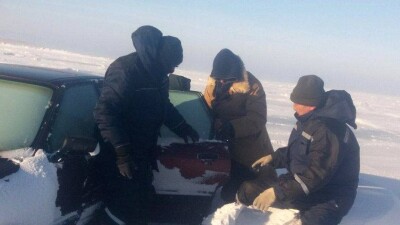 Спасатели прошли 70 км по бурану в поисках заблудившихся рыбаков в ВКО