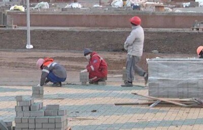 Москвичи построили фонтан в Уральске