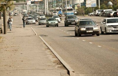 Пассажиры недовольны демонтажом выделенной полосы для общественного транспорта в Алматы