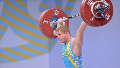 Казахстанец выиграл золото на чемпионате Азии по тяжёлой атлетике