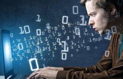 Программист из Павлодара за разработку приложения для банка заплатит штраф