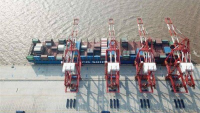 Крупнейший в мире контейнерный терминал без людей открыли в Китае