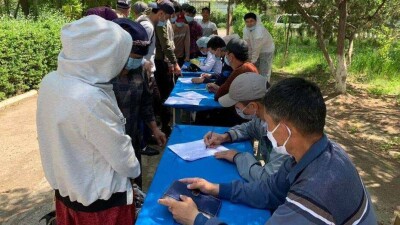 По тысяче долларов от Алишера Усманова получили 1300 семей Мактааральского района