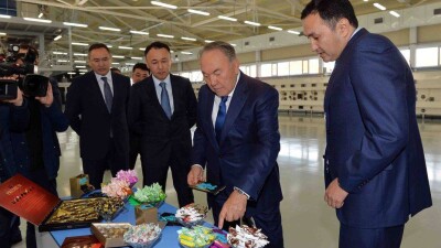 Назарбаев рассказал, где делают самые вкусные конфеты в Казахстане 