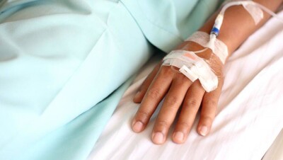 Больных раком школьников исключили из школы в России за прогулы из-за лечения