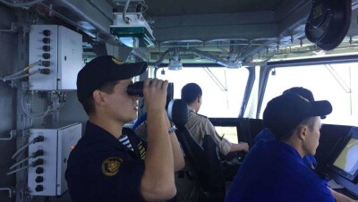 В рамках учений "Каратау-2017" в казахстанском секторе Каспийского моря военные моряки отработали вопросы противодиверсионной обороны корабля