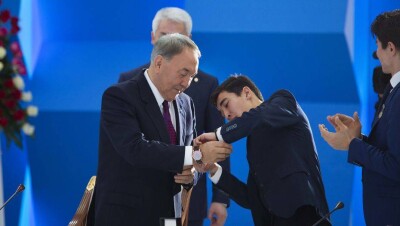 Буду теперь отечественные часы носить, а не швейцарские - Назарбаев