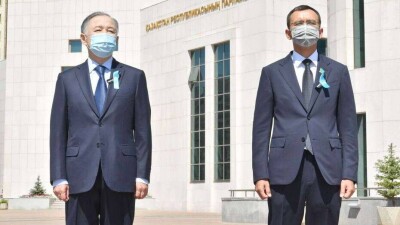 Траурная церемония в память о скончавшихся от коронавируса прошла в Парламенте