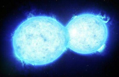 Ученые запечатлели предсмертный космический "поцелуй"