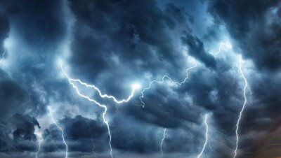 Третий за месяц ураган обрушился на Великобританию