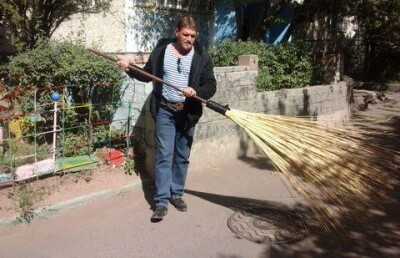 Они умеют следить за метлой