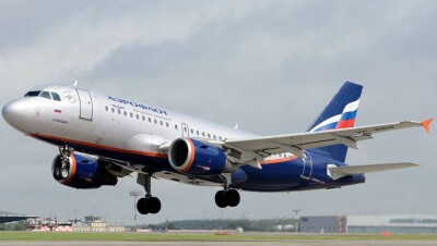В аэропорту Актау самолёт дважды не смог подняться со взлётной полосы