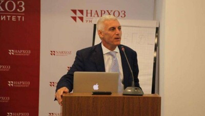 Эндрю Вахтель: Контроль Министерства образования – очень устаревший подход, и он не помогает