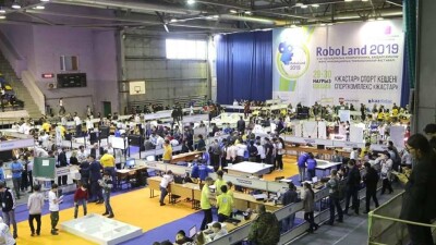 В Караганде робота-помощника представили на международном фестивале RoboLand-2019 