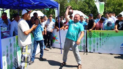 Имамы алматинских мечетей после жұма намаза взялись за гири