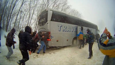 В Карагандинской области водитель автобуса бросил пассажиров на полпути из-за снежного заноса