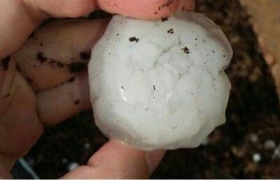 Град размером с пол-ладони выпал в Актюбинской области