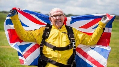 101-летний британец-ветеран войны прыгнул с парашютом 