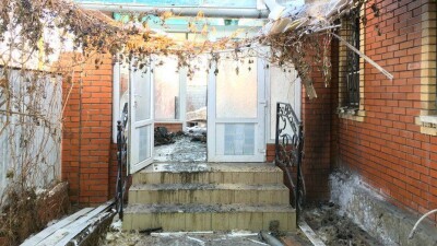 Взрывом газового баллона разнесло в щепки частный дом в Костанайской области