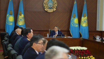 Назарбаев высказал Касымбеку претензии за работу по привлечению инвестиций