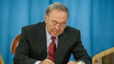 Назарбаев присудил премии, гранты и выразил благодарность журналистам