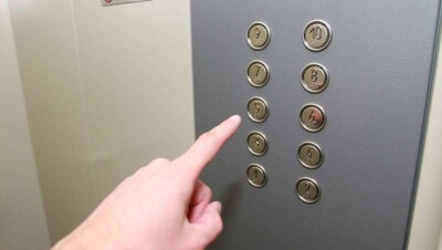 22-летняя девушка упала в шахту лифта девятиэтажки в Атырау