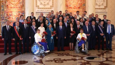 Назарбаев вручил госнаграды Джаксыбекову, Масимову и паралимпийцам