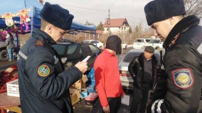 Спасатели и полицейские изъяли 320 кг пиротехники в Алматы