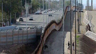 20 штатов подали в суд на Трампа из-за сооружения стены на границе с Мексикой