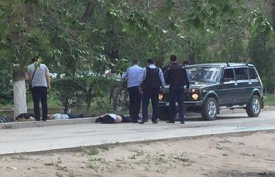 В Актобе совершено нападение на воинскую часть и оружейные магазины, нескольким преступникам удалось скрыться