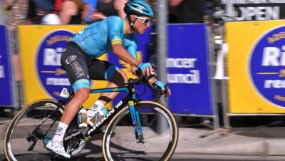 Велокоманда Astana Pro Team на 15 дней снялась со всех гонок из-за коронавируса