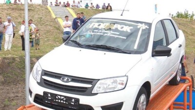 Президент Татарстана подарил костанайцу автомобиль