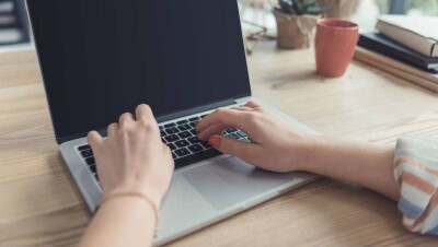 Казахстанцев призвали не верить мошенникам, которые предлагают помощь в оформлении соцпособия и ЭЦП